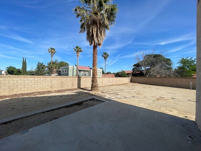 Building Photo - Lancaster 3 bedroom - AVAILABLE NOW!