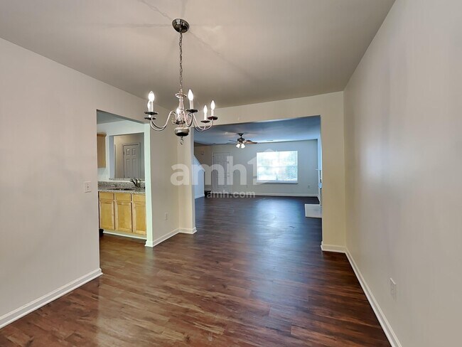 Building Photo - 16 Hawkesbury Rd