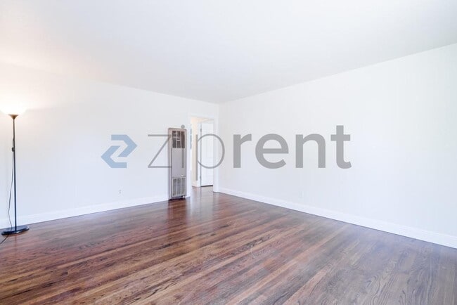 Building Photo - Unit 1