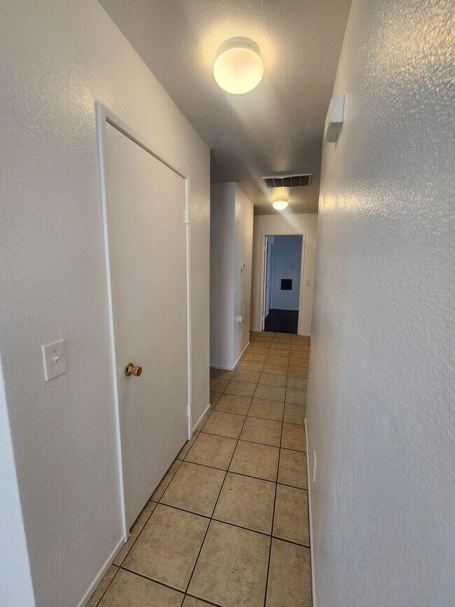 Foto del edificio - 3 Bedroom 2Bath- A Must See!