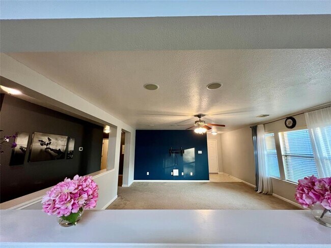 Foto del edificio - 16750 Bending Creek Ln
