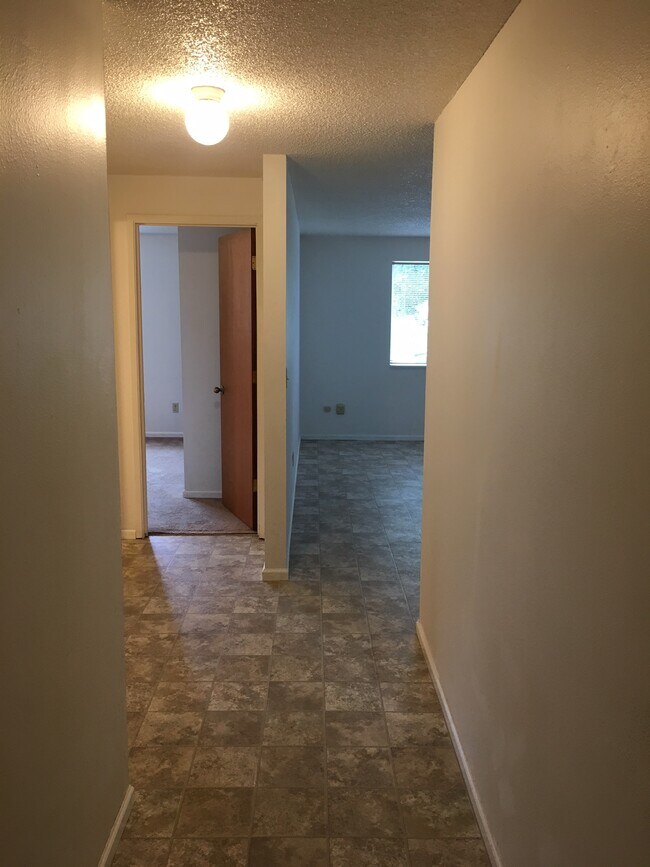 246 NE 3rd St Unit 4, Newport, OR 97365 Apartments in Newport, OR