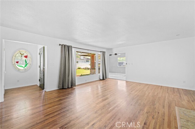 Foto del edificio - 1044 E Bennett Ave