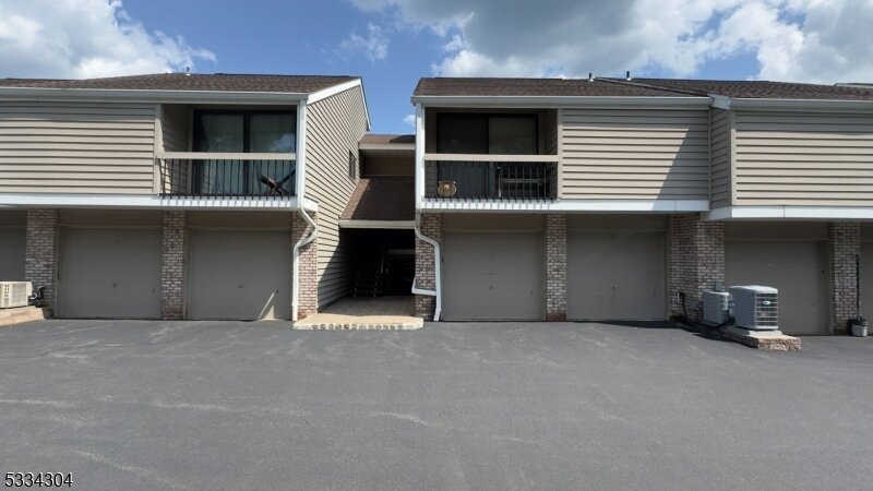 Foto principal - 5 Evergreen Dr
