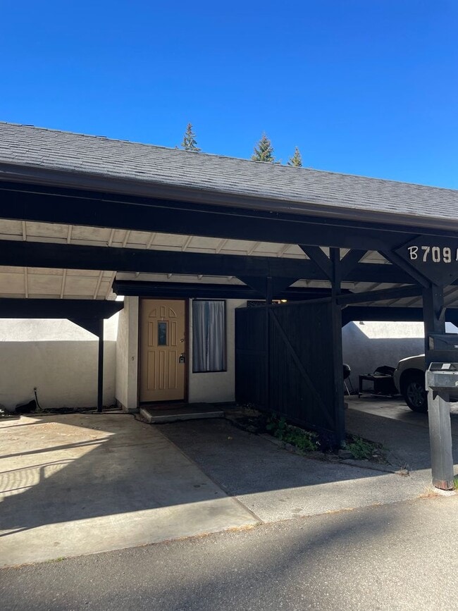 Erickson (709 Sheridan Rd) - Erickson (709 Sheridan Rd) Apartment