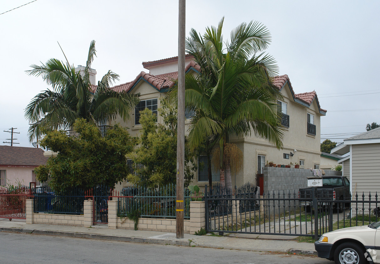 Building Photo - 79-81 E McFarlane Dr