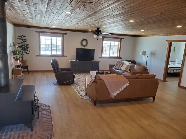 Foto del edificio - 665 N 8th St