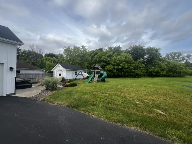 Building Photo - 1229 Long Pond Rd