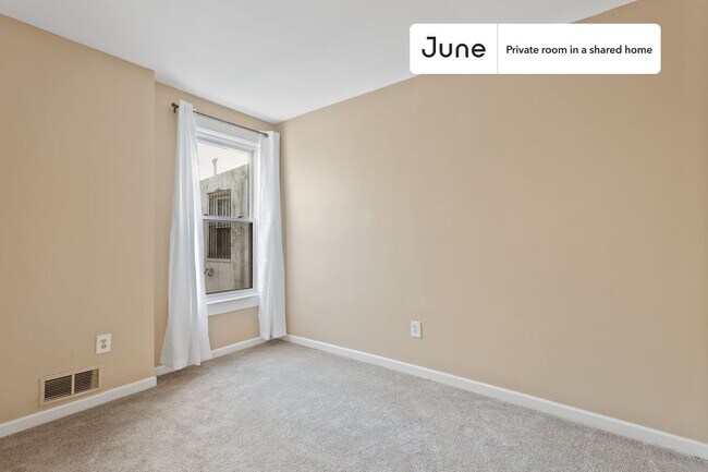 Building Photo - Private bedroom in 4 bed/2.5 bath Home