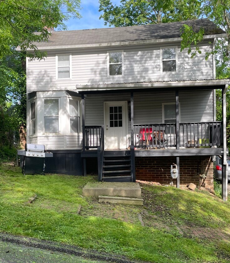Primary Photo - 8 Mound St