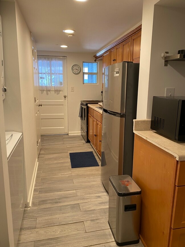 Entrada y cocina - 4506 Iowa Ave NW