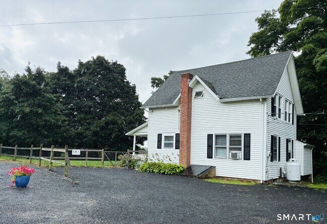 Building Photo - 136 Chestnut Hill Rd