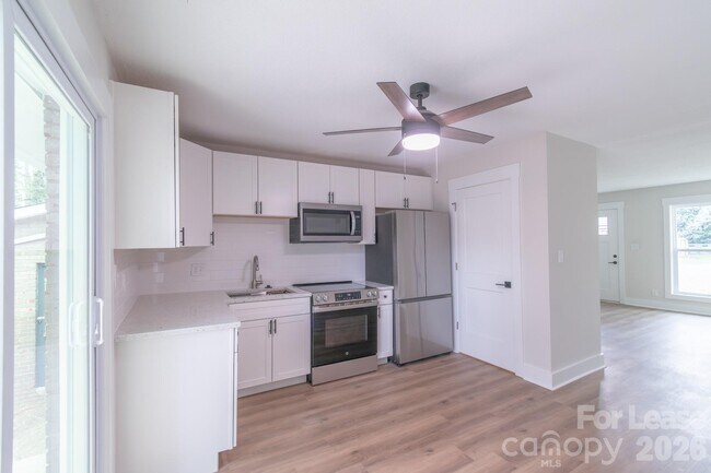 Foto del edificio - 533 Blendwood Dr
