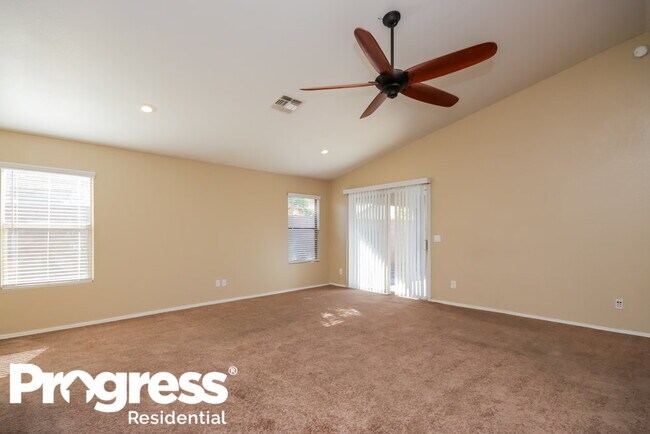 Building Photo - 4020 S Summer Ct