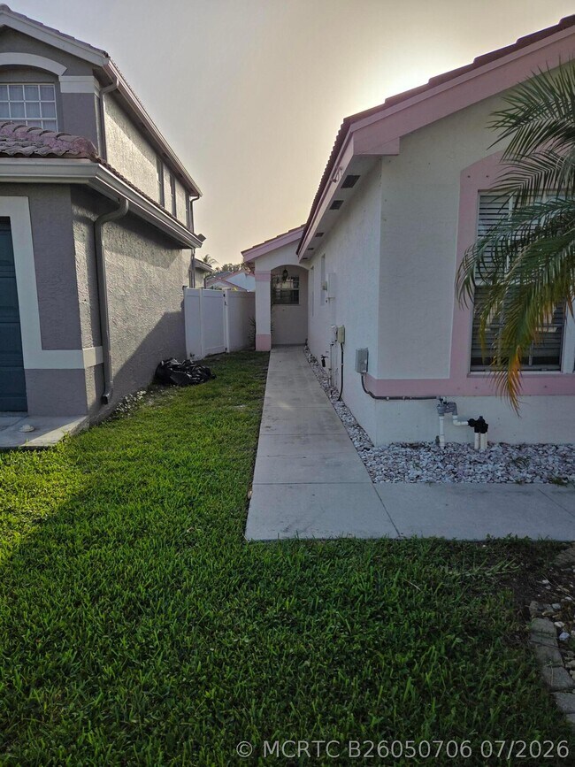 Foto del edificio - 7093 Middlebury Dr