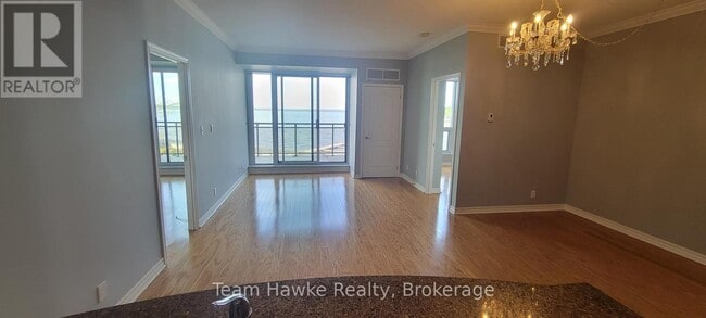 Photo du bâtiment - 699-699 Aberdeen Blvd
