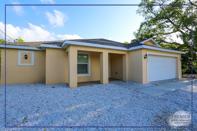 Building Photo - **NORTH NAPLES CUSP OF BONITA SPRINGS-HEAT...