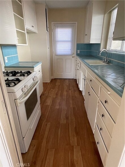 Building Photo - 823 La Cadena Ave