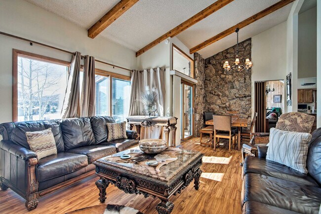 Foto del edificio - 1740 High Pine Dr