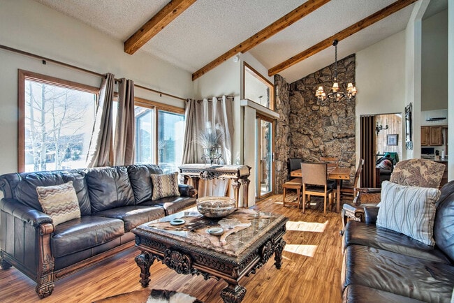 Building Photo - 1740 High Pine Dr