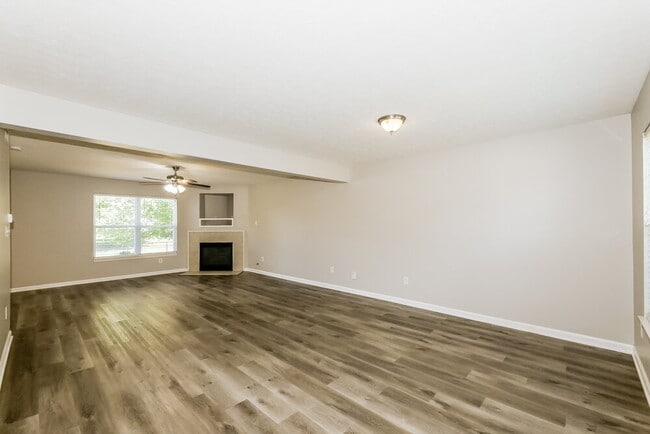 Foto del edificio - 12046 Royalwood Dr