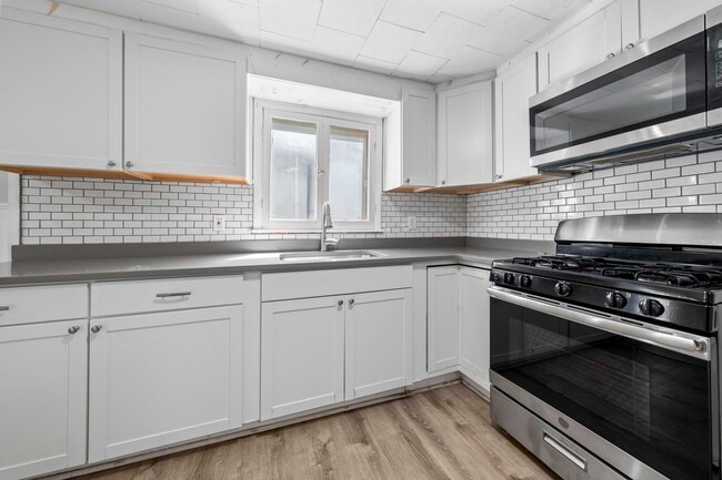 Building Photo - 559 S Goodman St