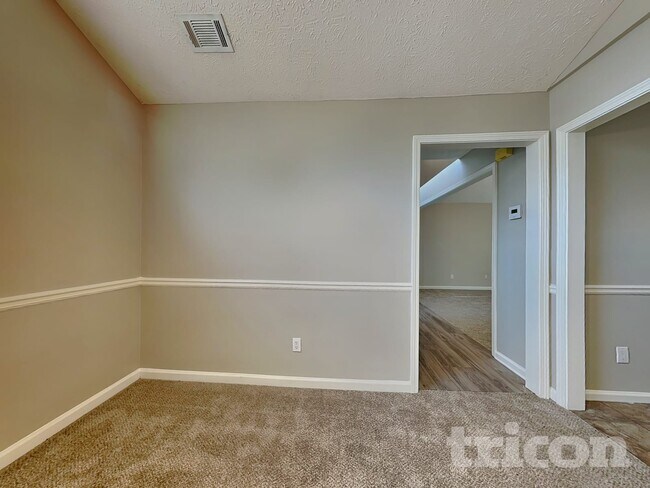 Foto del edificio - 2051 Meadowglen Ln