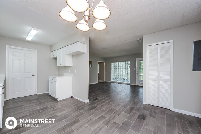Building Photo - 1008 Armada Ct