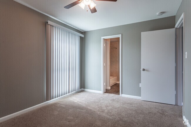 Bedroom - Country Club Place Apartments