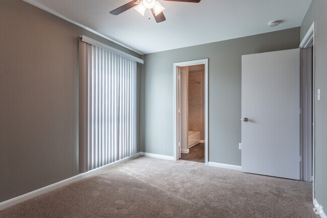 Bedroom - Country Club Place Apartments