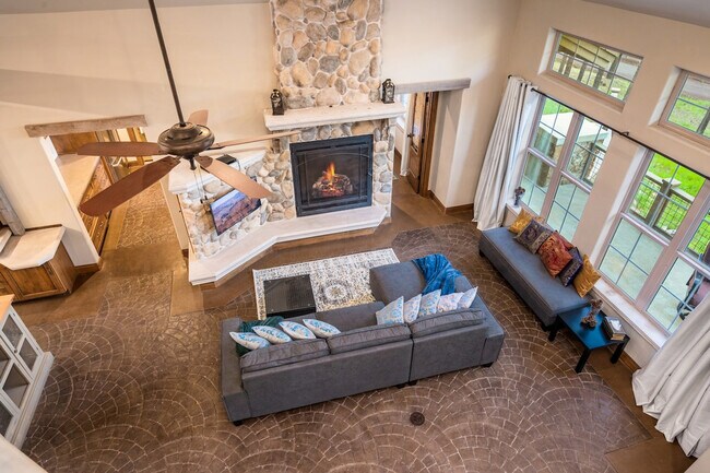 Foto del edificio - 4955 Hidden Hollow Rd
