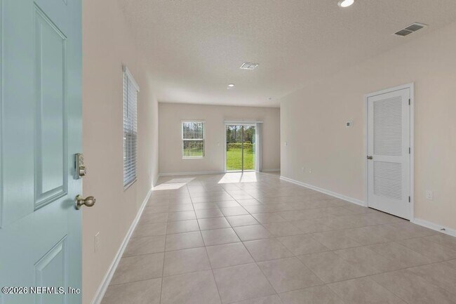 Building Photo - 21 Temple Dr