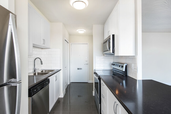 Photo du bâtiment - 1475 Bloor Street
