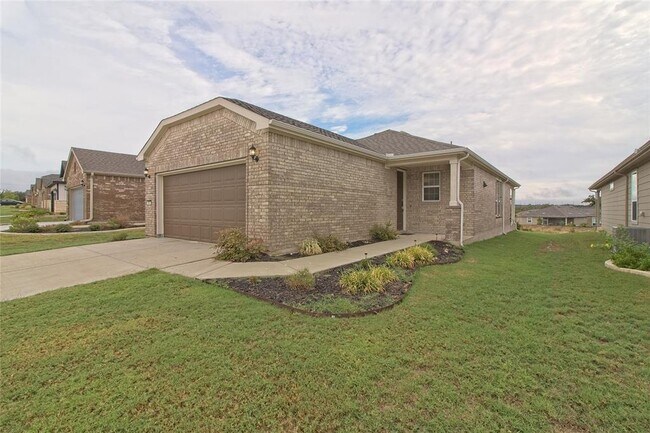 Building Photo - 608 Benton Ln