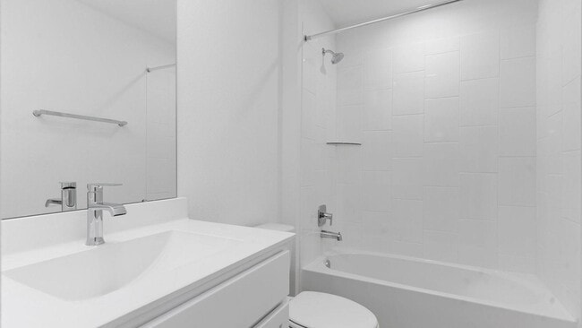 Foto del edificio - 5030 Balcolm Dr