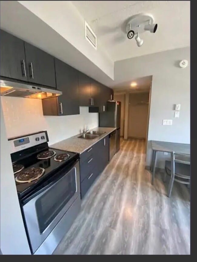 Building Photo - 275 Larch St