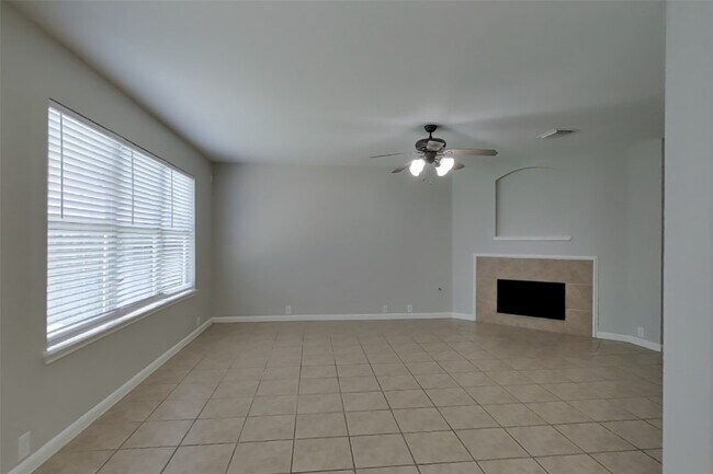 Foto del edificio - 2744 Woodspring Forest Dr