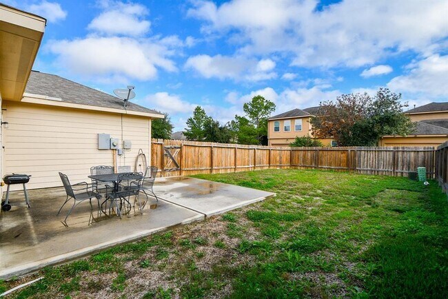 Building Photo - 8238 Almera Falls Dr