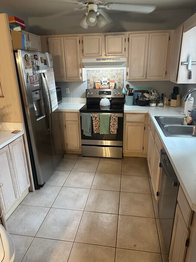 Foto del edificio - 3140 Camelliawood Cir W