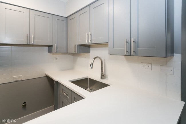 Building Photo - 452 W Aldine Ave