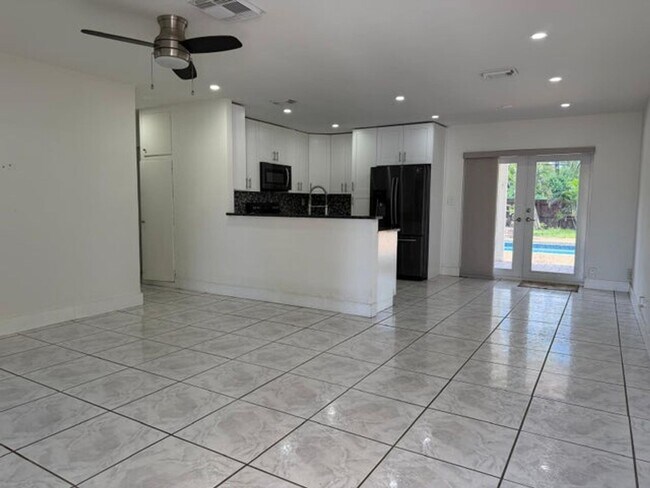 Foto del edificio - 630 NE 23rd Ct