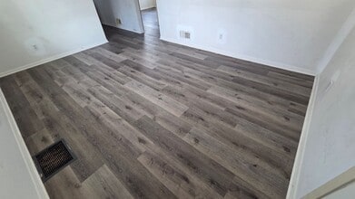 Building Photo - 1407-1409 5th St SE