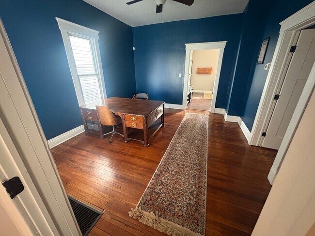 Building Photo - GERMANTOWN 2-BED 2-BATH FENCED YARD