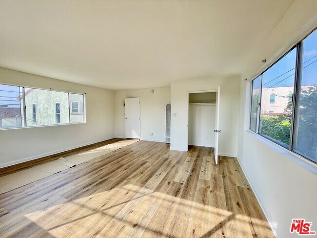 Foto del edificio - 1362 S Stanley Ave