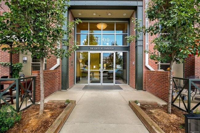 Bldg Entry - 7700 E 29th Ave