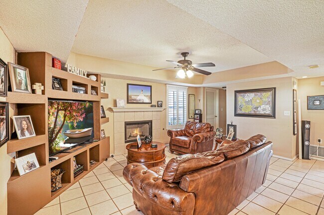 Foto del edificio - 1317 Amber Morgan Dr