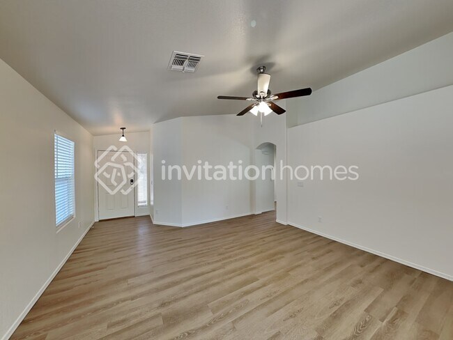 Foto del edificio - 8010 W Joedad Terrace