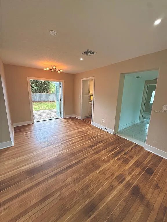 Foto del edificio - 238 N Main St