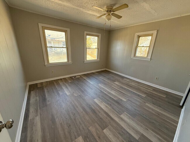 Building Photo - 2405 Fala St