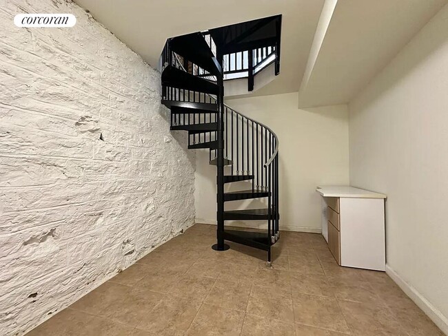 Building Photo - 535 E 87th St